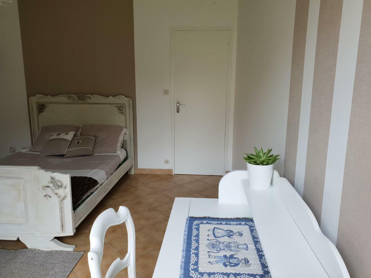 Le Chêne Fourcher La Meziere Exterior foto